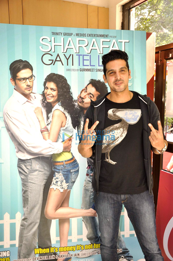 zayed khan promotes sharafat gayi tel lene 3