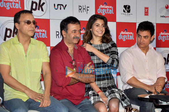 aamir khan anushka sharma launch pk mobile game 4