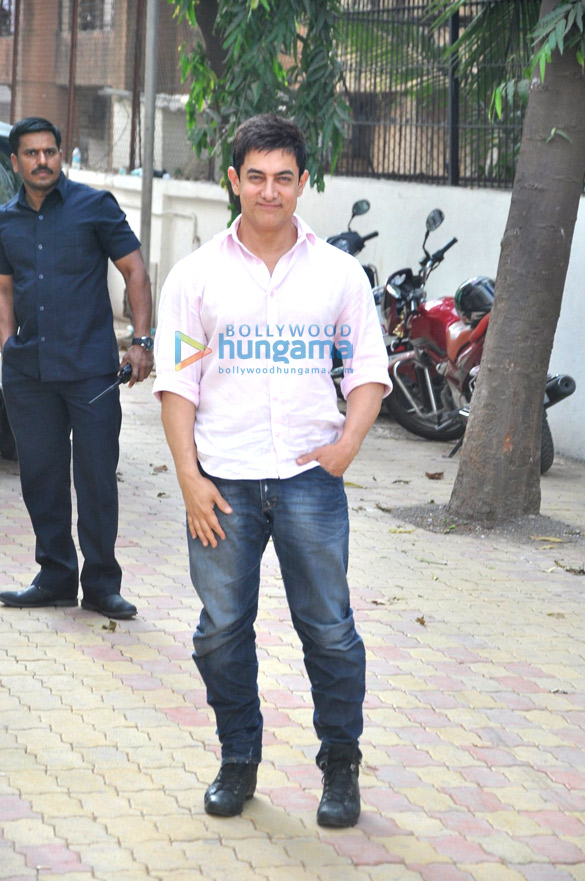 aamir khan anushka sharma launch pk mobile game 13