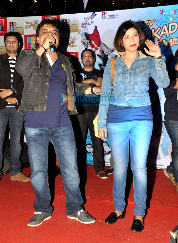 musical promotion of crazy kukkad family at r city mall 9