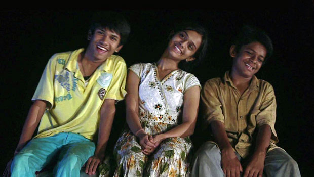 Khaneka Peeneka (Anjaan Parindey) Khaneka Peeneka (Anjaan Parindey)