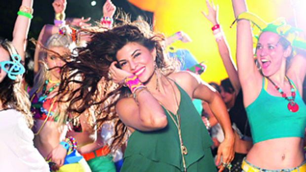 Arjun Rampal – Jacqueline Fernandez On The Sets Of ‘Chittiyaan Kalaiyaan’ And ‘Sooraj Dooba Hai’