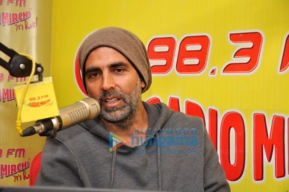 akshay kumar rana daggubati promote baby at 98 3 radio mirchi 4