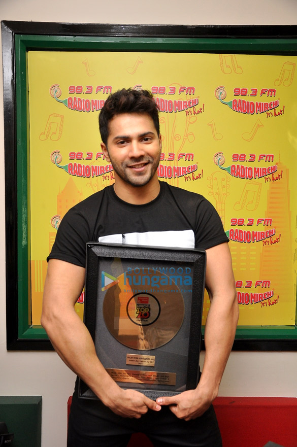 varun dhawan huma qureshi nawazuddin siddiqui promote badlapur at 98 3 radio mirchi 4