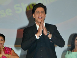 Shah Rukh Khan Performs On ‘Sabse Shaana Kaun’ Theme Song