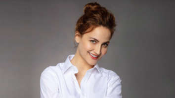 Celeb Wallpapers Of Elli AvrRam