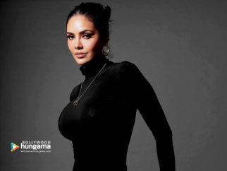 Celeb Wallpapers Of Esha Gupta