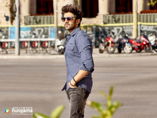 Celebrity wallpaper of Kartik Aaryan