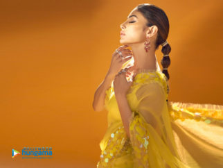 Celeb Wallpapers Of Mouni Roy