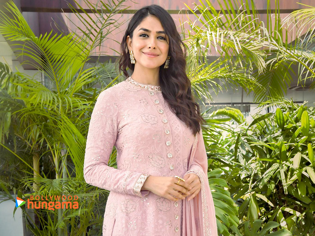 Mrunal Thakur Mrunal Thakur