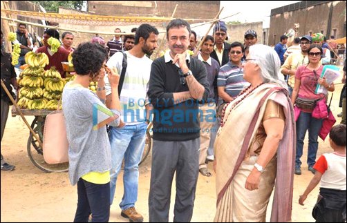 aamir wears blazer and ghagra in p k 4