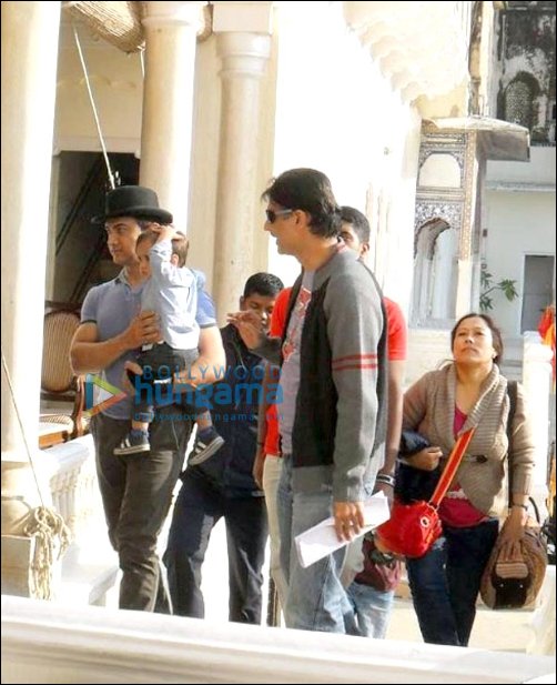aamir wears blazer and ghagra in p k 6