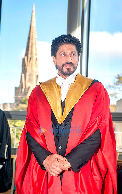 check out shah rukh khan receives honorary degree from university of edinburgh 5