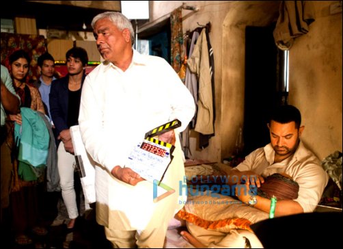 check out aamir khan begins shooting for dangal 2
