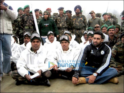abhishek bachchan visits the jawans of indian army at kargil 4