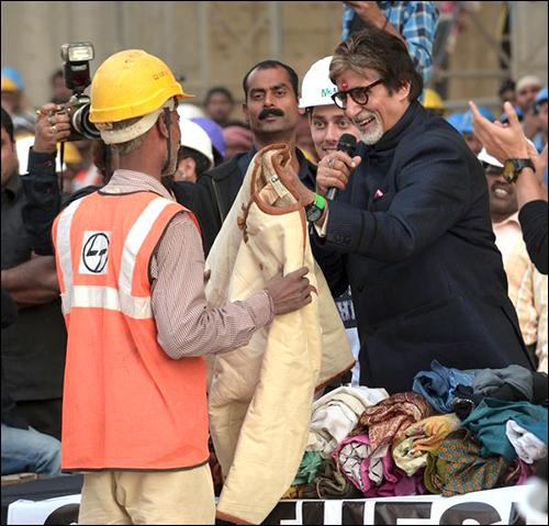 check out amitabh bachchan donates clothes to the needy 4