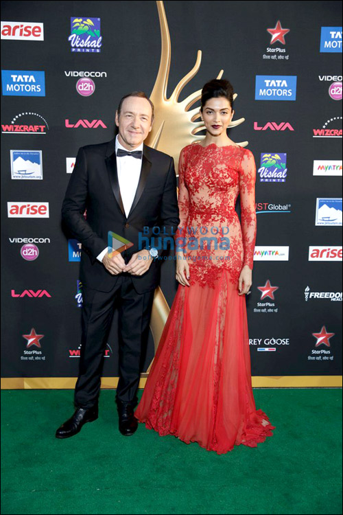 check out kevin spacey does lungi dance at iifa 2