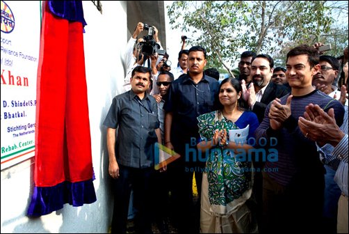 aamir visits satyamev jayate bhavan in ahmednagar 3 aamir visits satyamev jayate bhavan in ahmednagar 3