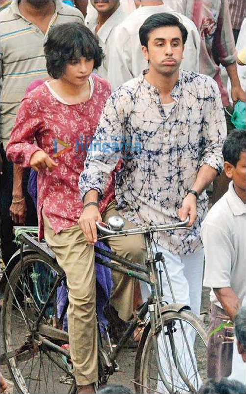 check out ranbir and priyanka on sets of barfee 3