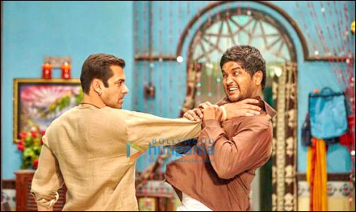 check out salman khan performs hand to hand combat in bajrangi bhaijaan 4