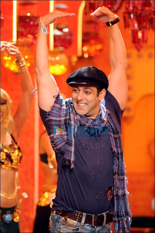 Check Out: Salman Khan grooves in the music video of Bigg Boss 4