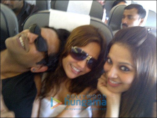 check out bipasha basu shooting for jodi breakers in greece 4
