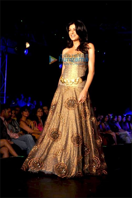bollywood bling celebrate like big b aishwarya 9
