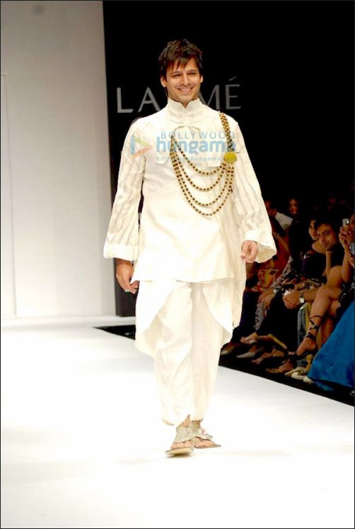 bollywood bling celebrate like big b aishwarya 8