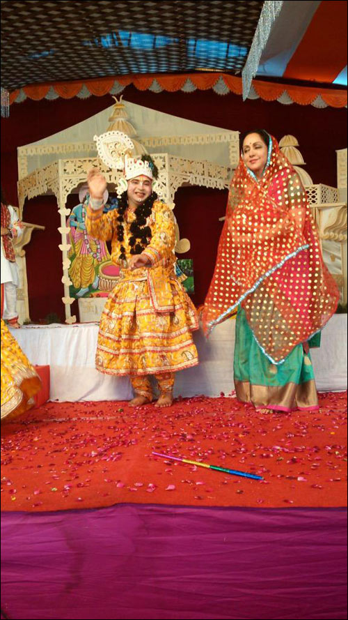 check out bollywood stars celebrate holi 6