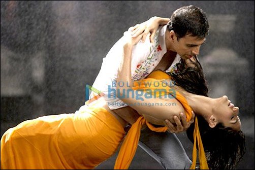 exclusive look at the seductive rain song of akshay katrina from de dana dan 3