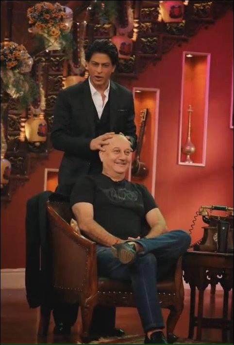 check out shah rukh khan and kajol on comedy nights with kapil 3 check out shah rukh khan and kajol on comedy nights with kapil 3