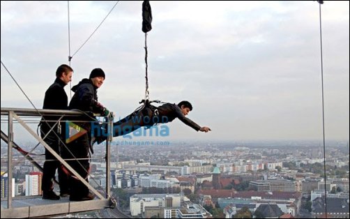 check out srk takes 300 feet plunge for don 2 5