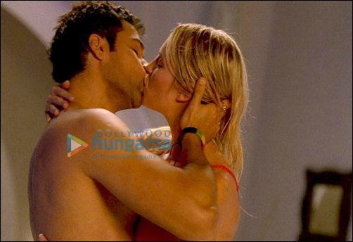 check out emraan hashmis steamy scene with shella allen in crook 3