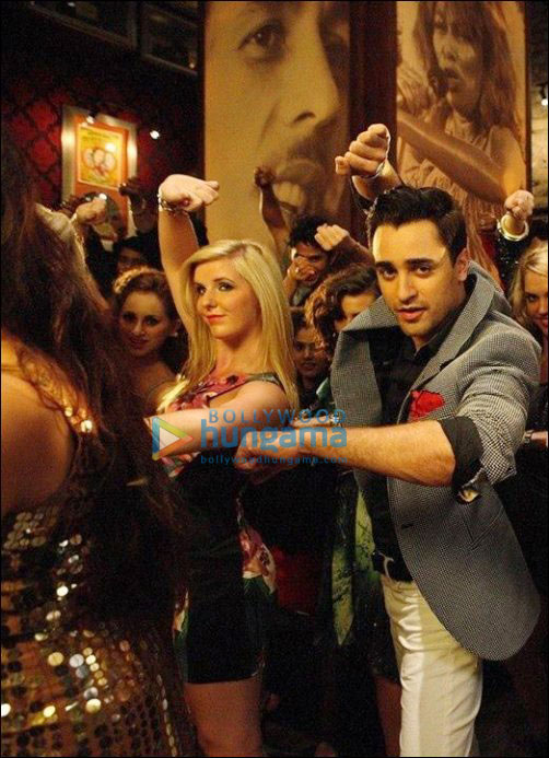 check out esha gupta and imran khan in gori tere pyaar mein 2