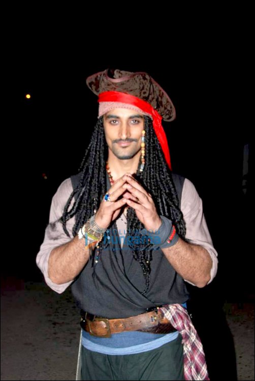 check out b town bigwigs in fancy dresses at hrithiks halloween bash 3