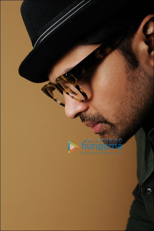 presenting himesh reshammiyas new look for his international album da edge 5