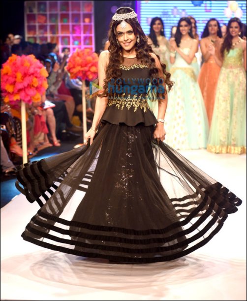 check out b town showstoppers at iijw day 2 4