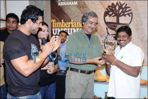 john abraham supports timberlands csr initiative in india 3