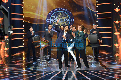 check out happy new year team on the sets of kaun banega crorepati 4