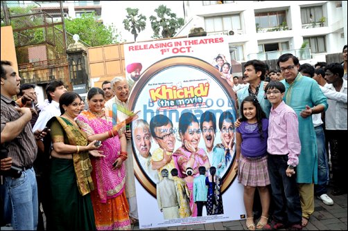 khichdi first look launched outside mannat 5
