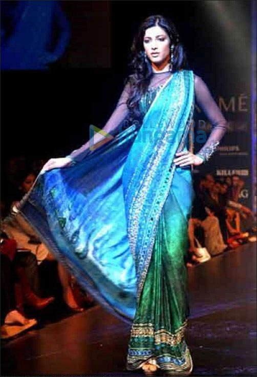 check out bollywood ladies playing showstoppers at lfw 12