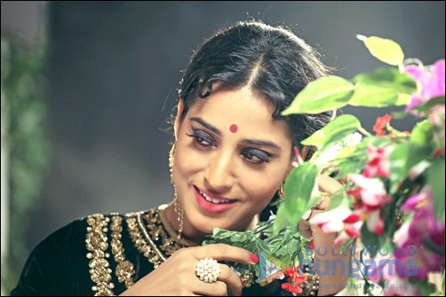 exclusive mahie gill in the song nahi dungi from gang of ghosts 2