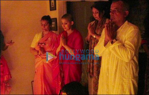 check out manisha koirala with family 4