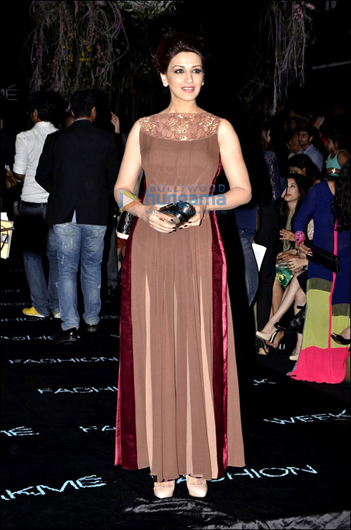 check out manish malhotras grand opening show at lfw sr 2014 5