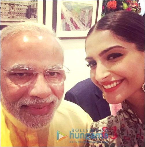 check out bollywood stars click selfies with pm narendra modi 2