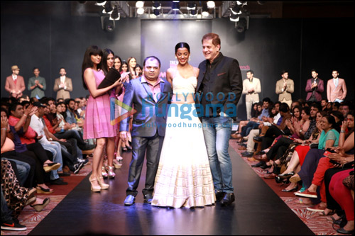 check out b town showstoppers at myntra bangalore fashion week 4