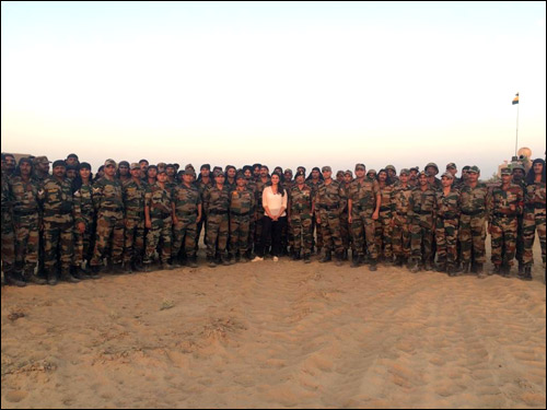 parineeti chopra visits jaisalmer to meet the army jawaans 4