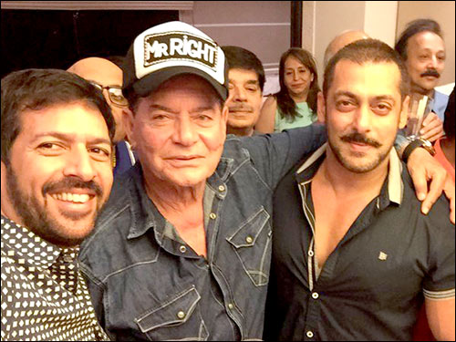 check out salman khan and others celebrate salim khans 80th birthday 10