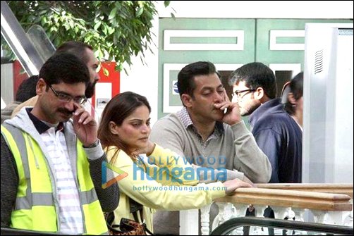 check out salman ranvir shorey kabir khan on the sets of ek tha tiger 5