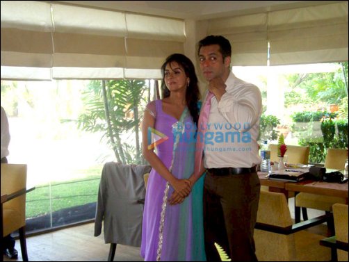 check out salman khan and asin on sets of ready 2